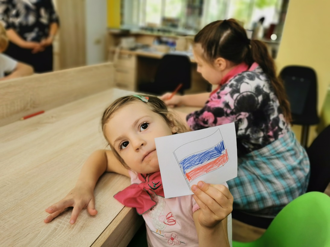 Над нами реет флаг России